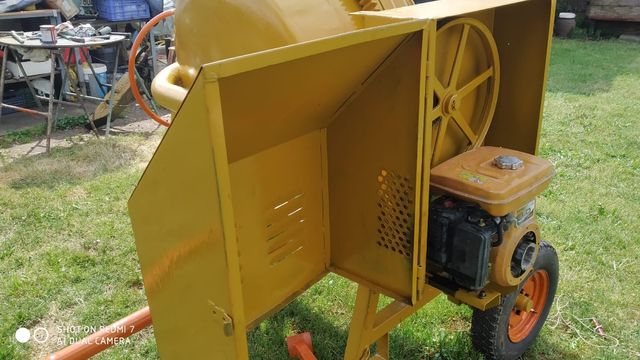 Betoniera con motore a benzina Robin