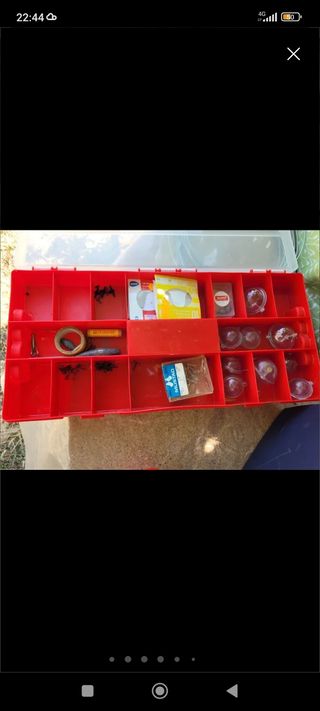 Cañas de pescar y maletín con accesorios