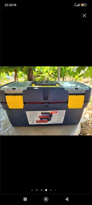 Cañas de pescar y maletín con accesorios