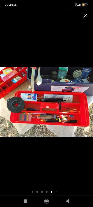 Cañas de pescar y maletín con accesorios