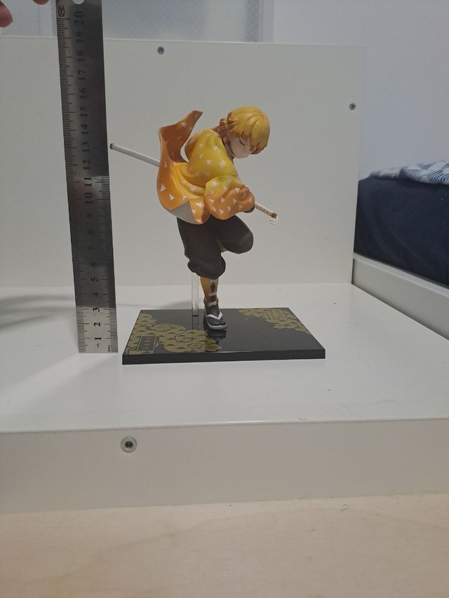 Action figure zenitsu