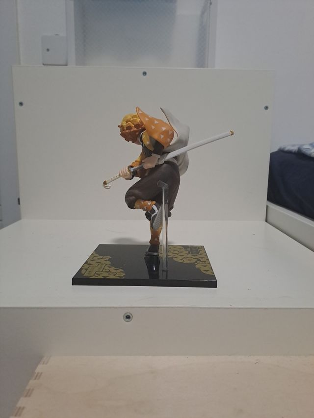 Action figure zenitsu