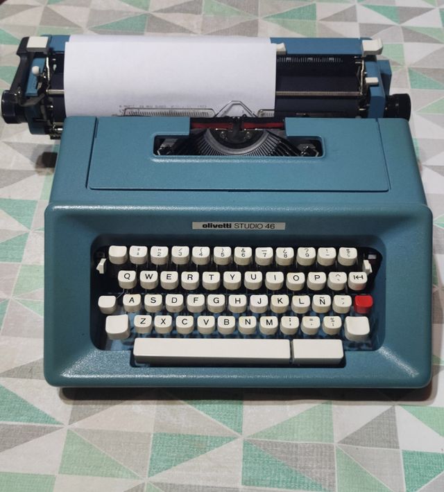 Olivetti studio 46 azul