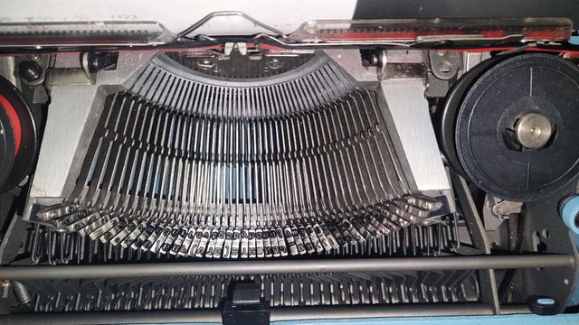 Olivetti studio 46 azul