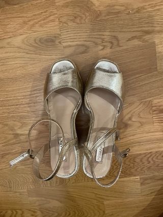 sandalias cuñas doradas n.38 primark