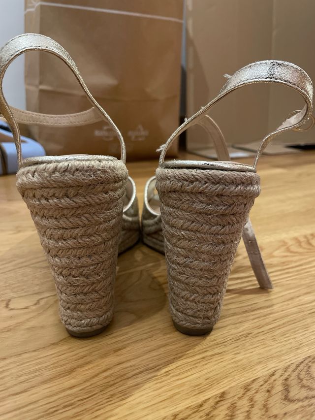 sandalias cuñas doradas n.38 primark