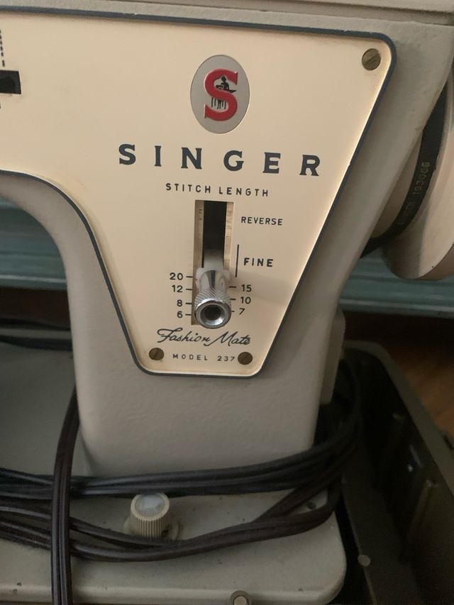 Máquina de coser Singer vintage modelo 237