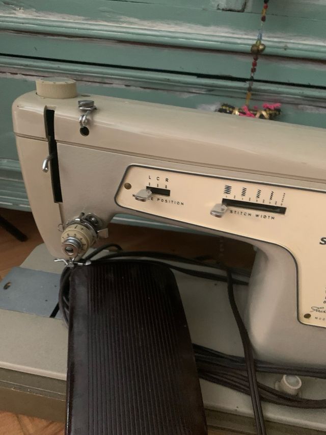 Máquina de coser Singer vintage modelo 237