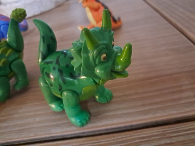Dinosaurios plásticos