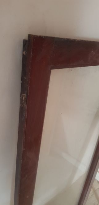 Ventana con cristal en Merindades