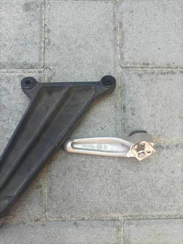 Pedane passeggero Aprilia RSV 1000