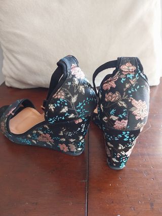 Sandalias cuña fiesta