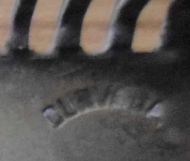 Antigua maquinilla de afeitar con su caja 