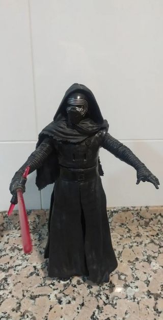 Figura Kylo Ren con sonido y luz REALTALKING