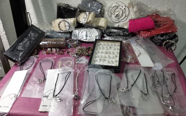 Lote anillos, colgantes y pendientes 