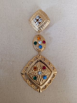 Pendientes dorados con cristales 