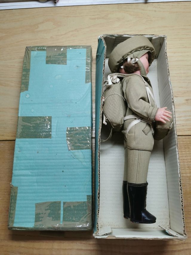 Muñeca paracaidista años 60