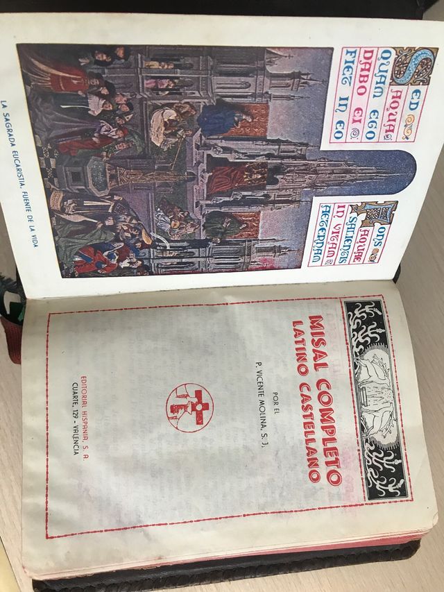 Misal años 50 con sobrecubierta labrada