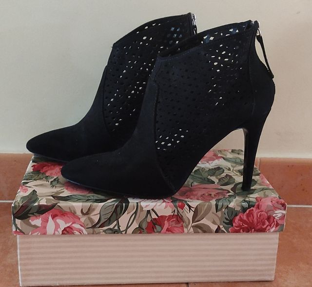 Botines ante Zara 