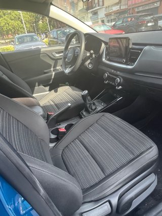KIA Stonic hibrido 2024