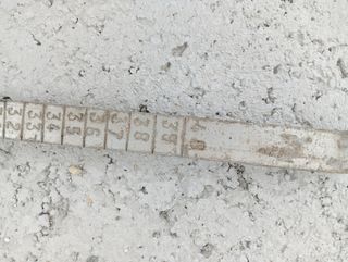 Regla de medida para bidones de leche