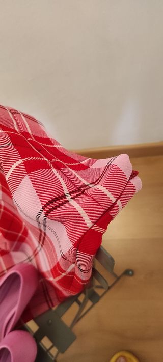 Falda midi a cuadros rojos y rosas Zara