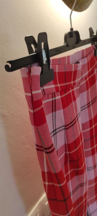 Falda midi a cuadros rojos y rosas Zara