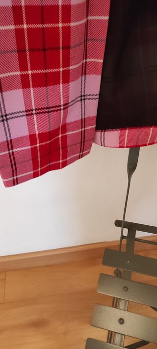 Falda midi a cuadros rojos y rosas Zara