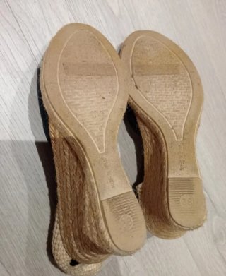 Cuñas peeptoes negras 38