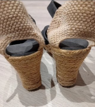 Cuñas peeptoes negras 38