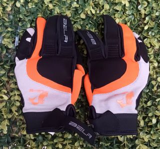 Guantes y casco