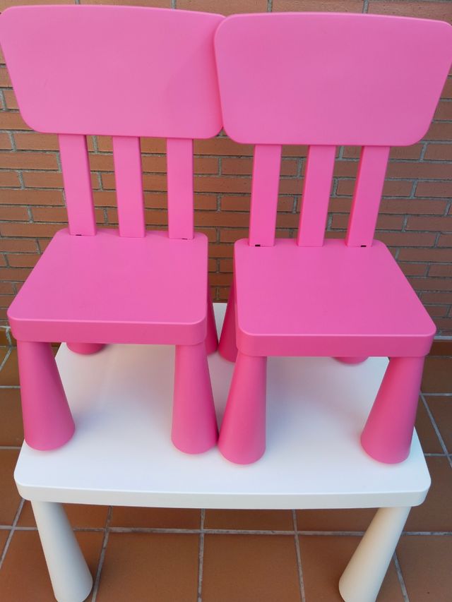 Mesa y dos sillas para niñ@s