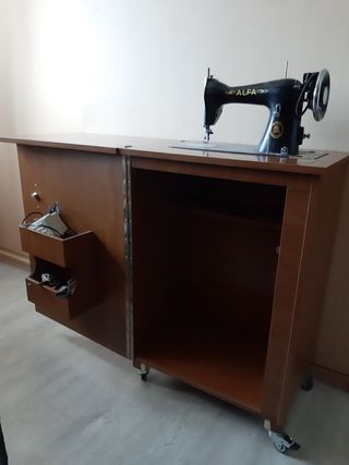 Mueble costura y máquina coser Alfa