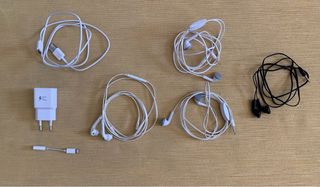 Set caricabatteria - auricolari - adattatore