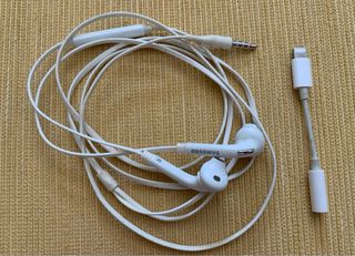 Set caricabatteria - auricolari - adattatore