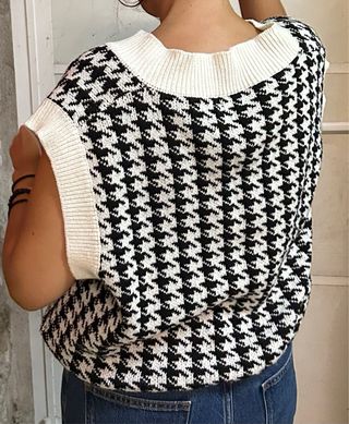 Jersey sin mangas y cuello de pico