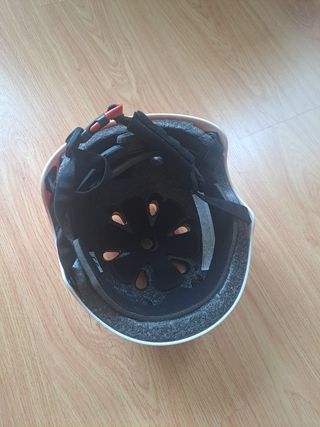 Casco patines