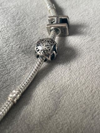 Charm letra H und