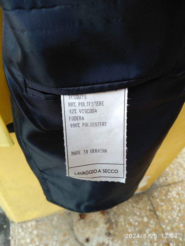 Giacca da uomo con camicia e cravatta