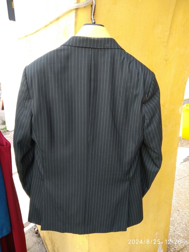 Giacca da uomo con camicia e cravatta