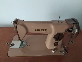 Maquina de coser Singer con mueble