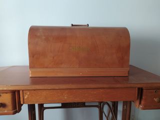Maquina de coser Singer con mueble