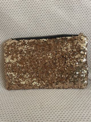 Cartera de mano dorada