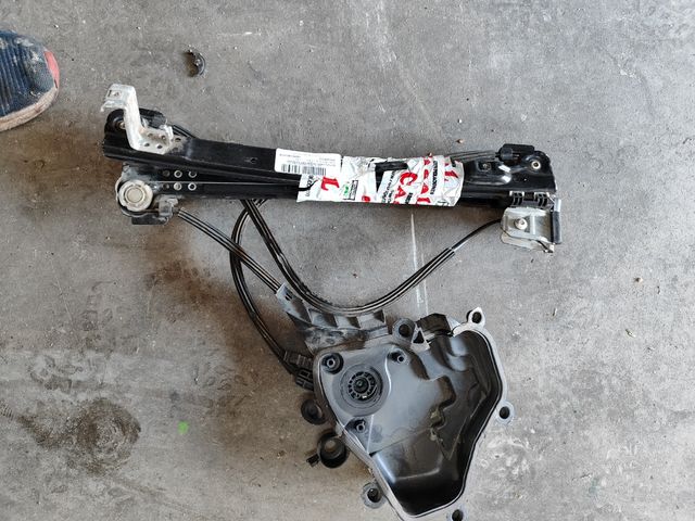 Elevalunas delantero derecho Seat ibiza