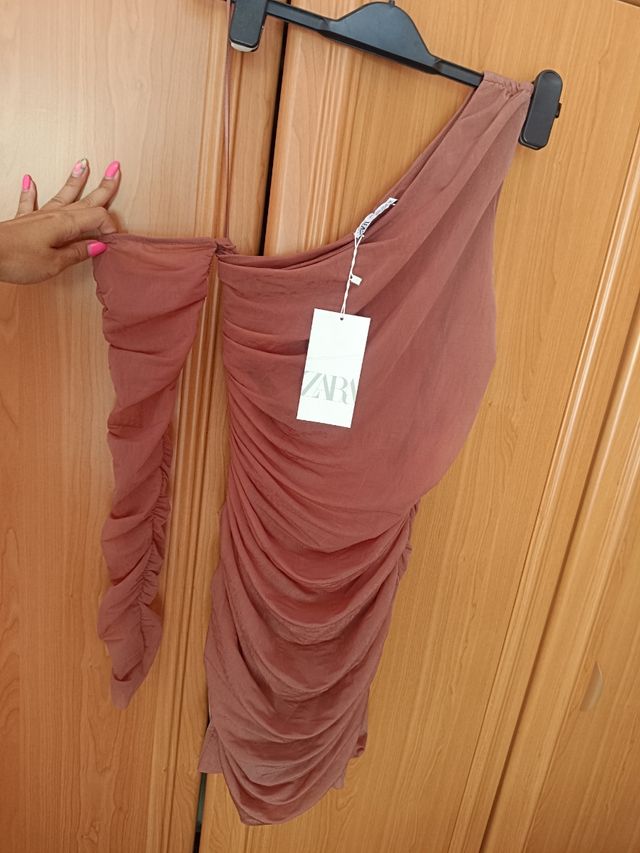 Vestido de tul rosa de Zara