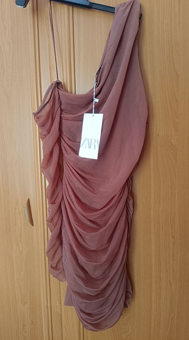 Vestido de tul rosa de Zara