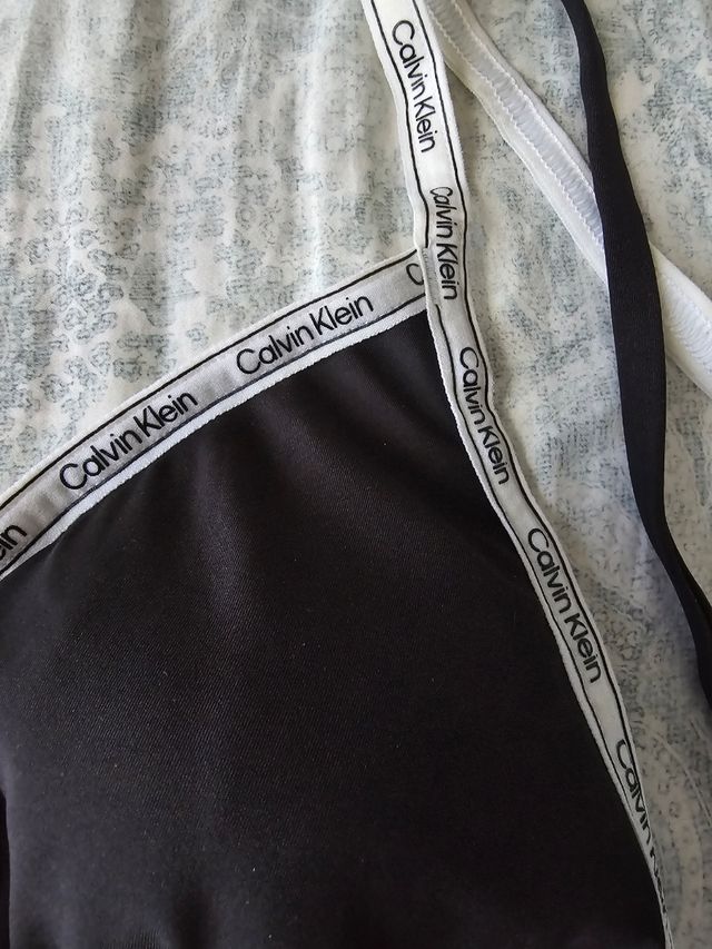 Bikini de Calvin Klein sexy