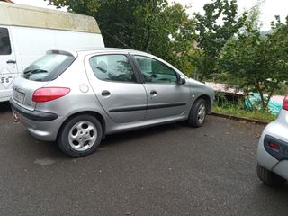 Peugeot 206 2001 vendoo cambio por una T4 ot5