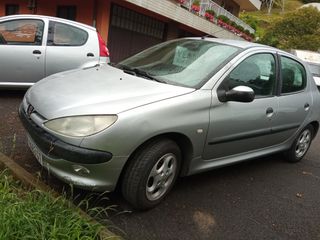Peugeot 206 2001 vendoo cambio por una T4 ot5