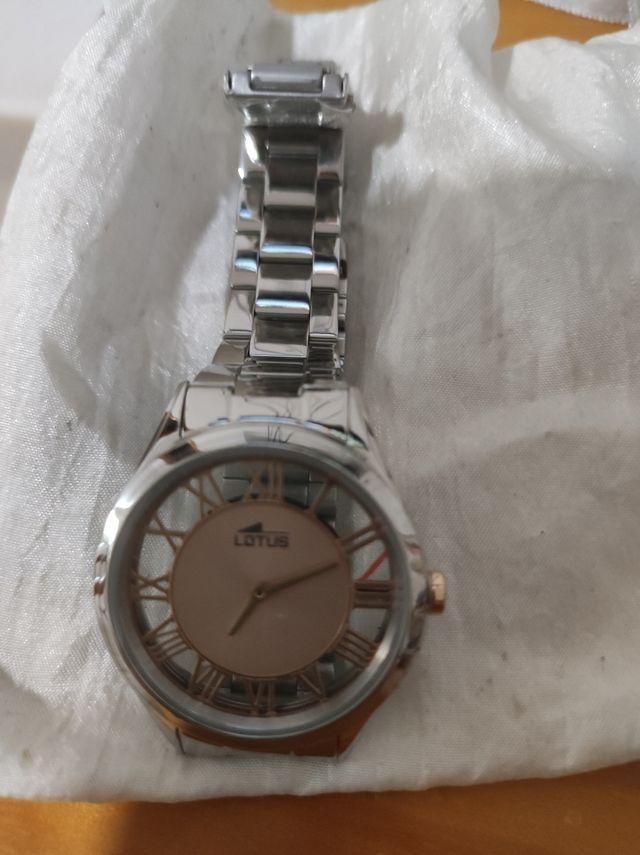 Reloj Lotus
